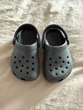 Toddler classic crocs